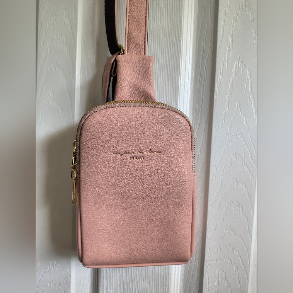 Sleek Pink Crossbody Bag with Minimalist Design